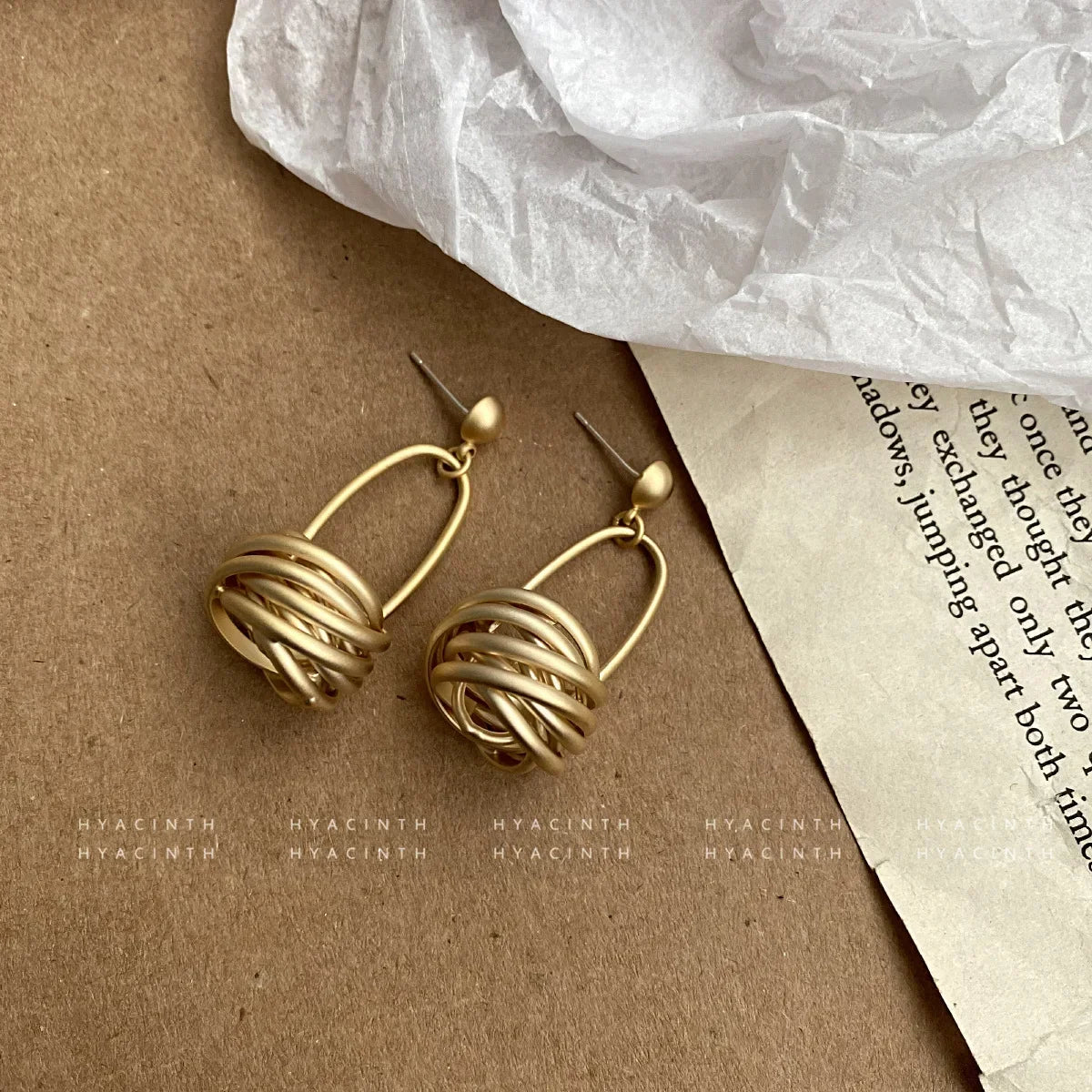 Minimalistic  with Matte Circle Knots,